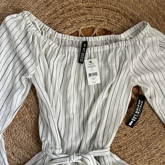 Flutter sleeve striped romper - Picture 2 of 3